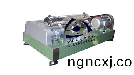 臥式(shi)兩(liang)相(xiang)分(fen)離(li)螺(luo)鏇(xuan)沉(chen)降(jiang)離(li)心(xin)機(ji)
